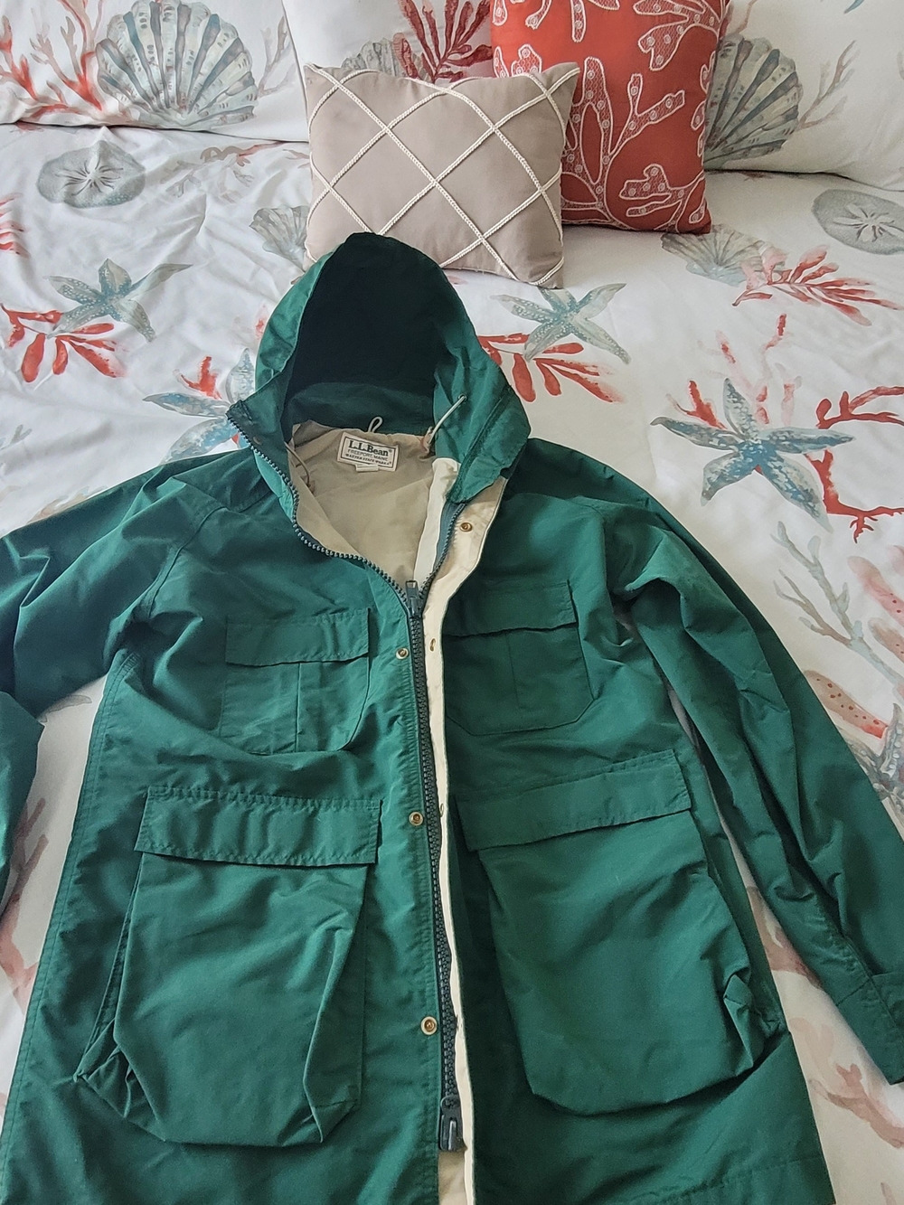 LL Bean Women's Green Hooded Field / Rain Jacket - Picture 9 of 10